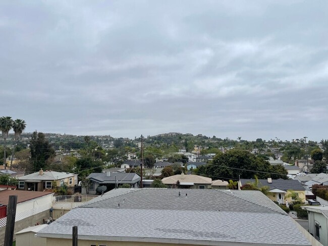 Building Photo - 4 Bed, 2 Bath House, Newer Kitchen plus 1 Bonus Room/Office in La Mesa!