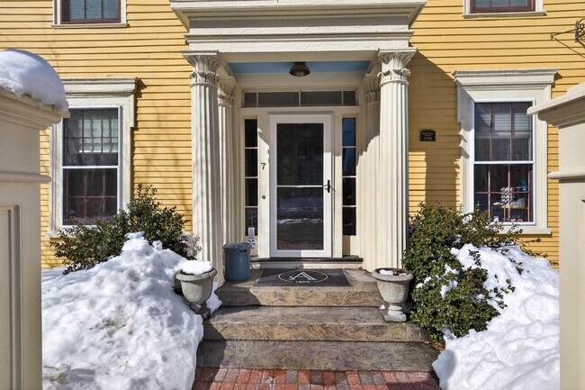 Building Photo - 7 Islington St