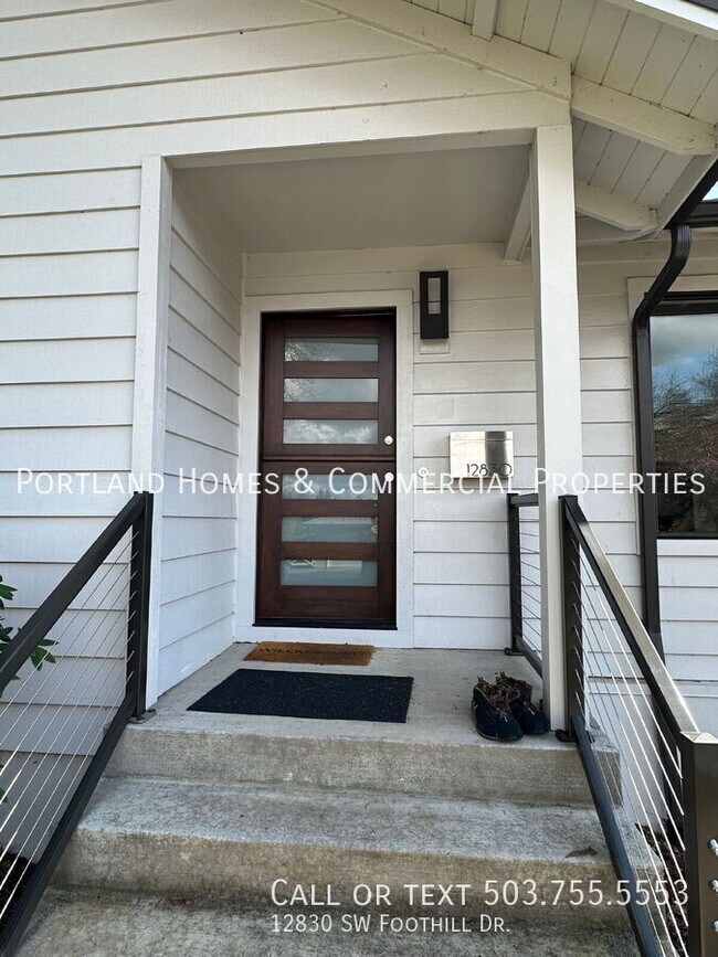 Building Photo - 12830 SW Foothill Dr