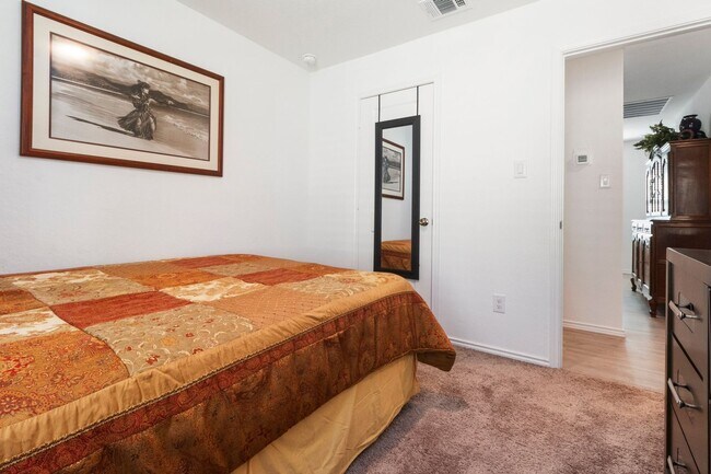 Building Photo - Charming 3BR House in San Antonio