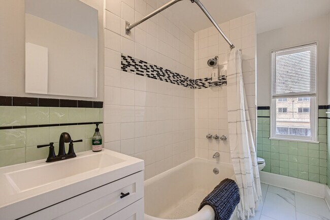 Building Photo - 1244 York St