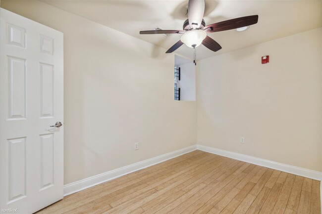 Building Photo - 4 br, 3 bath Triplex - 2129 N 17TH ST Unit...