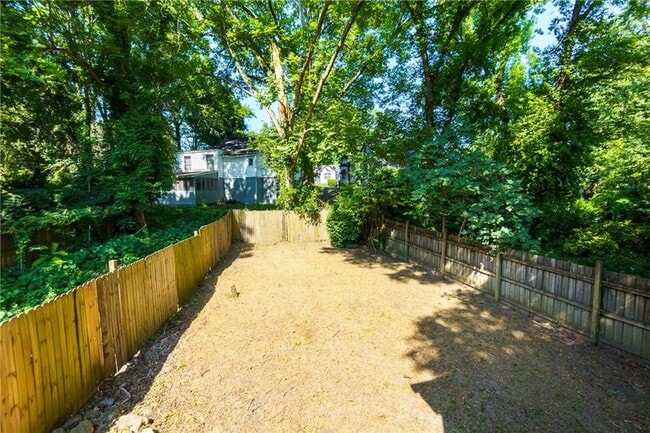 Building Photo - 998 Mayson Turner Rd NW