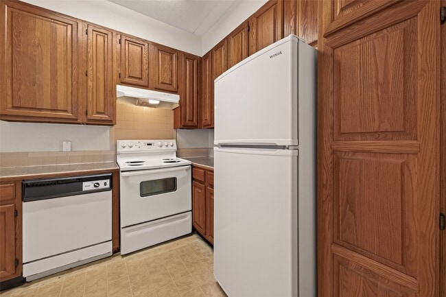 Building Photo - 2211 S Braeswood Blvd