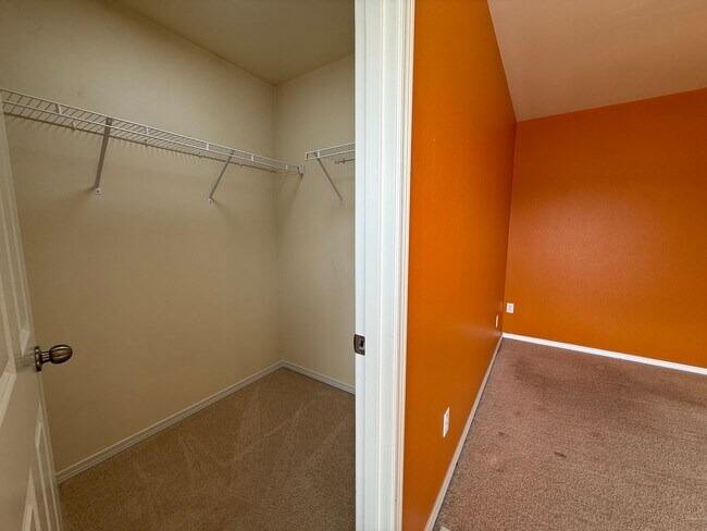Building Photo - 4 Bedroom DuPont Home for Rent