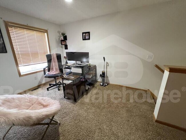 Building Photo - Available Now! Amazing Townhouse 3 Bedroom...