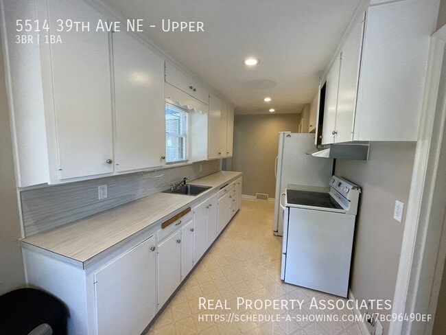 Building Photo - 5514 39th Ave NE