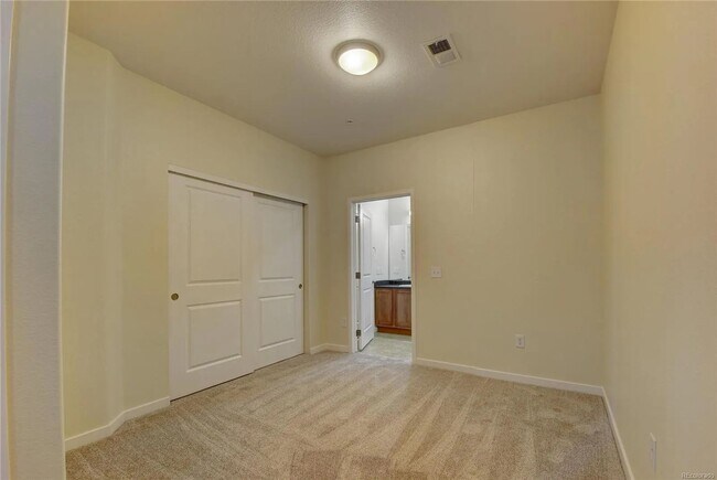 Building Photo - Park Hill 2 Bedroom 2 Bath Condo