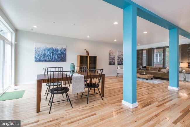 Building Photo - 3039 Baltz St