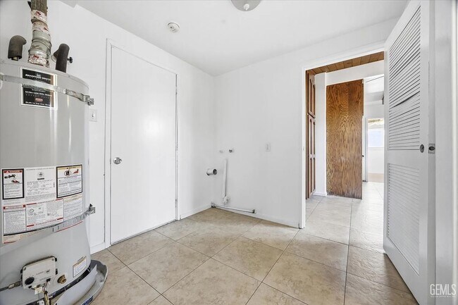 Building Photo - 2712 Hollins St