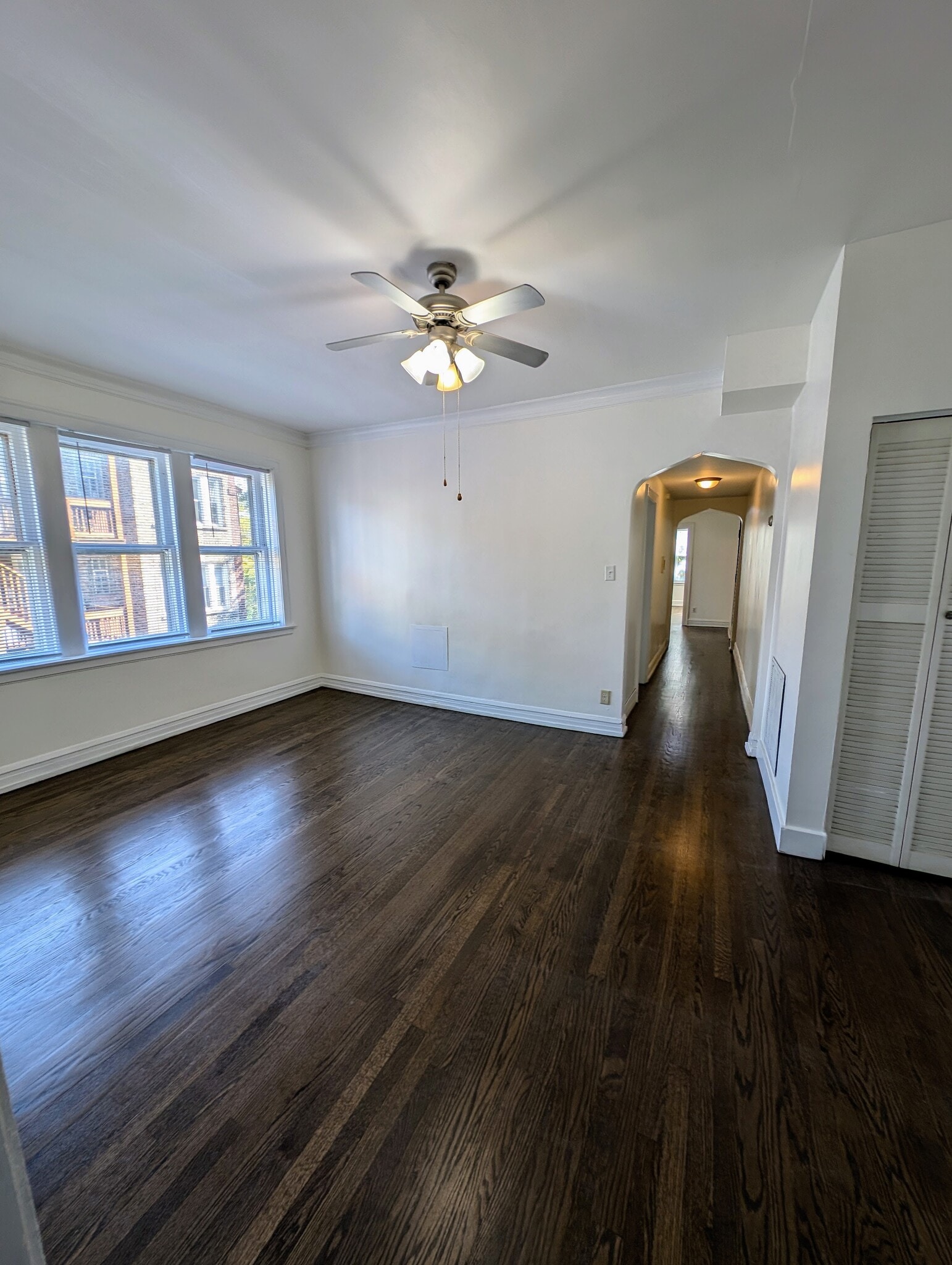Building Photo - 3510 W Dickens Ave