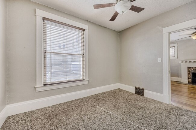 Building Photo - LOCATION LOCATION!! Beautiful 2-bed 1-bath duplex located in the highly desirable West Highlands ...