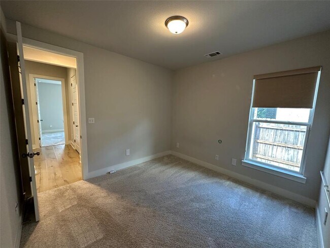Building Photo - 2504 Dapple Gray Ln