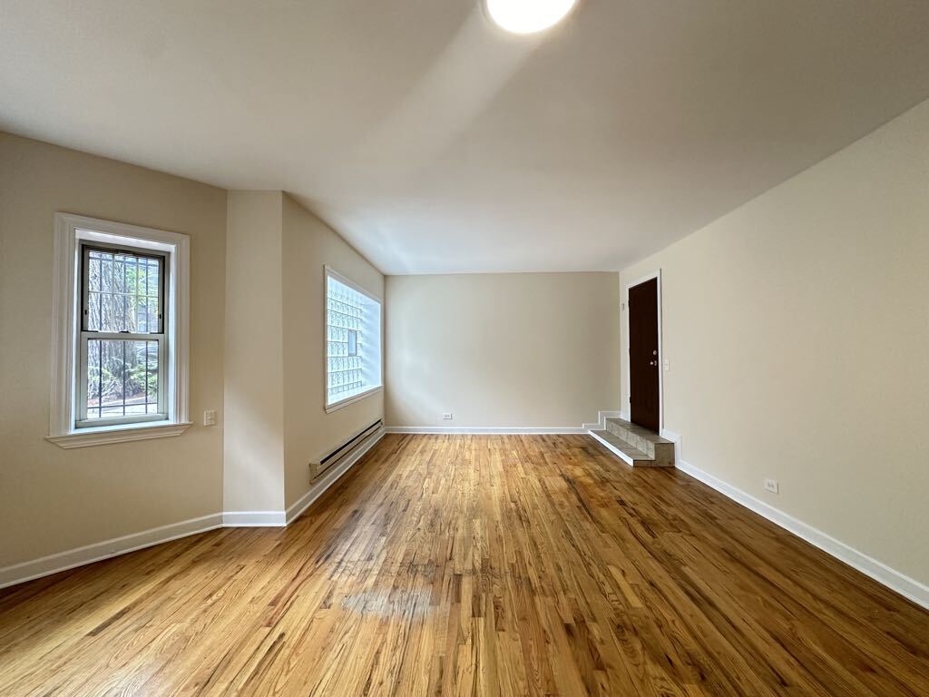 Building Photo - 553 W Aldine Ave
