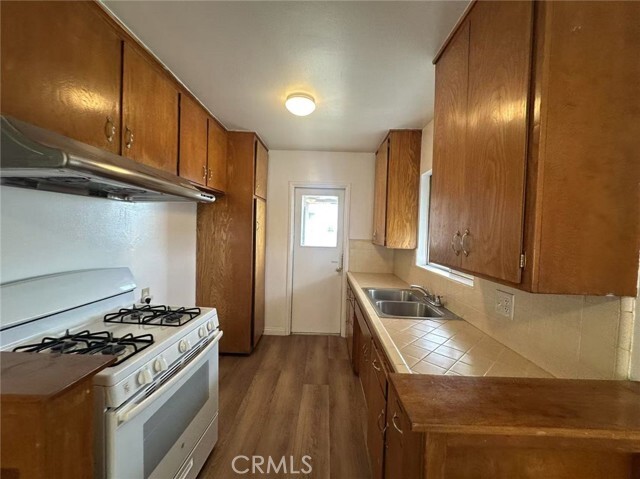 Building Photo - 1050 College View Dr
