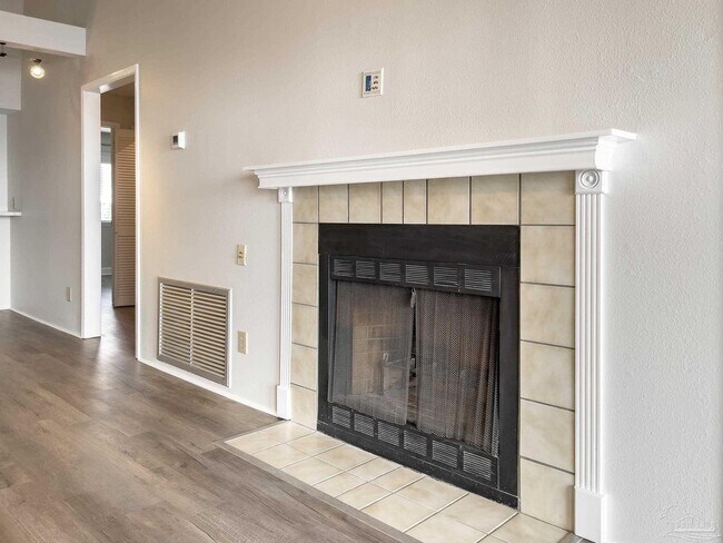 Building Photo - 14100 River Rd