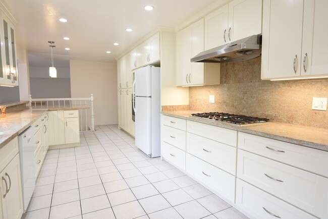 Building Photo - Remodeled & Spacious West San Jose 5 Bedroom 3 Bath Home
