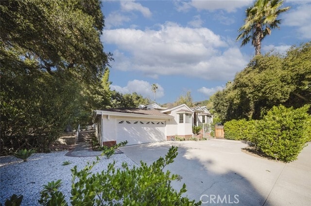 Building Photo - 2255 E Chevy Chase Dr