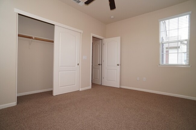 Building Photo - 169 Talmont Cir