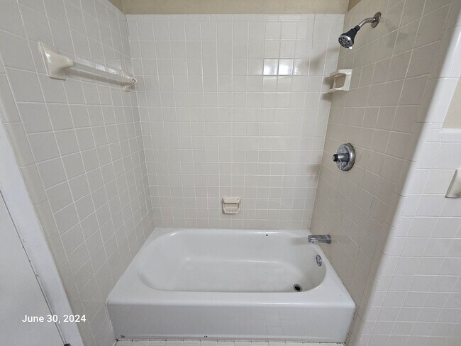 Building Photo - PRELEASING for Mid-July 2026! (3) Bed/(1.5) Pet Negotiable!