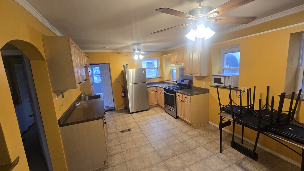 Kitchen - 23A Rockaway Valley Rd