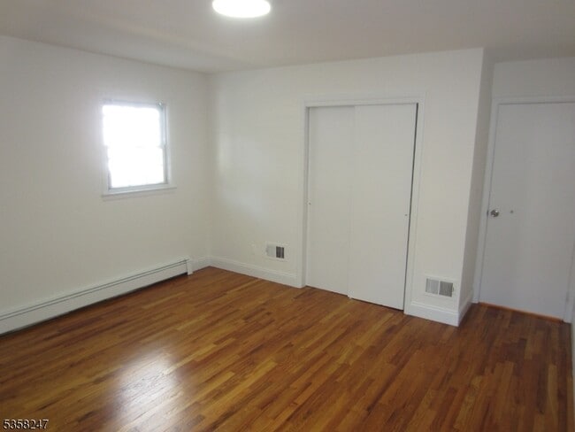 Building Photo - 423 Leonhardt Dr