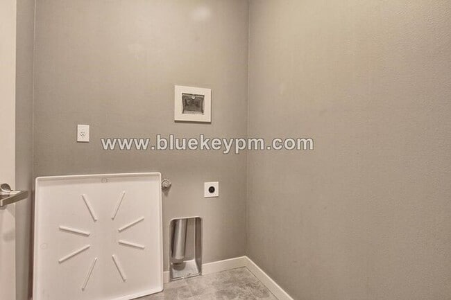 Building Photo - 3 Bed, 2.5 Bath Townhome in Orchards by Pr...