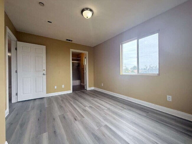 Building Photo - 9011 Orchard Ave