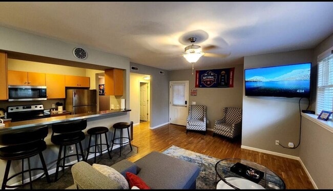 Building Photo - 1001 Mississippi St