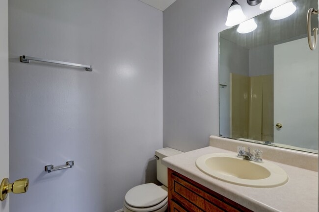 Building Photo - 204 Bob White Dr