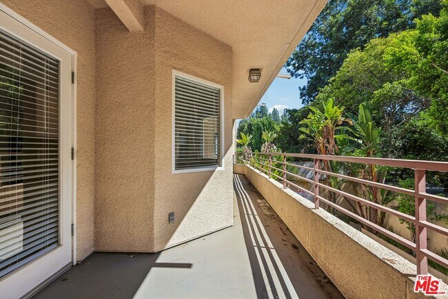 Building Photo - 14290 Dickens St