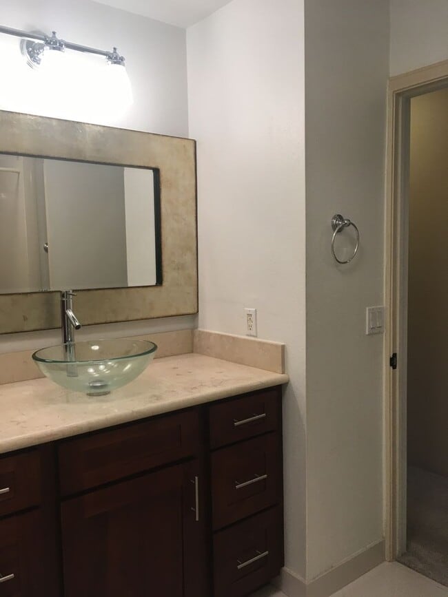 Building Photo - Healani Gardens-2 bed, 2 bath, 2 parking!