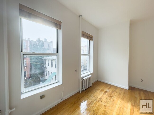 Building Photo - DIAMOND STREET / Greenpoint Studio / Amazi...