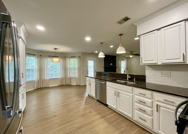 Building Photo - 6207 Oaken Gate Dr S