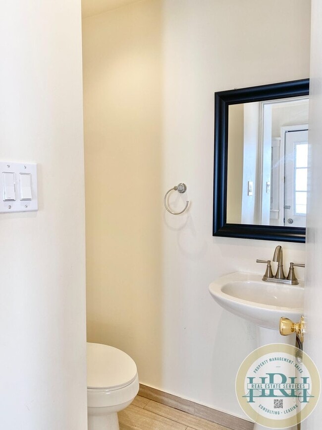 Building Photo - Location!! Charming 3 BR | 1.5 BA in the H...