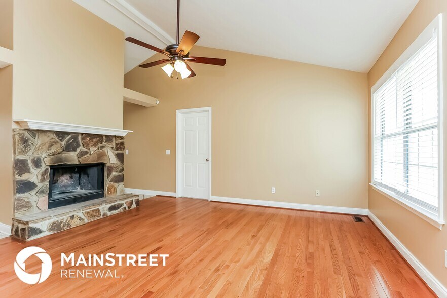 Building Photo - 5021 Trailwater Dr