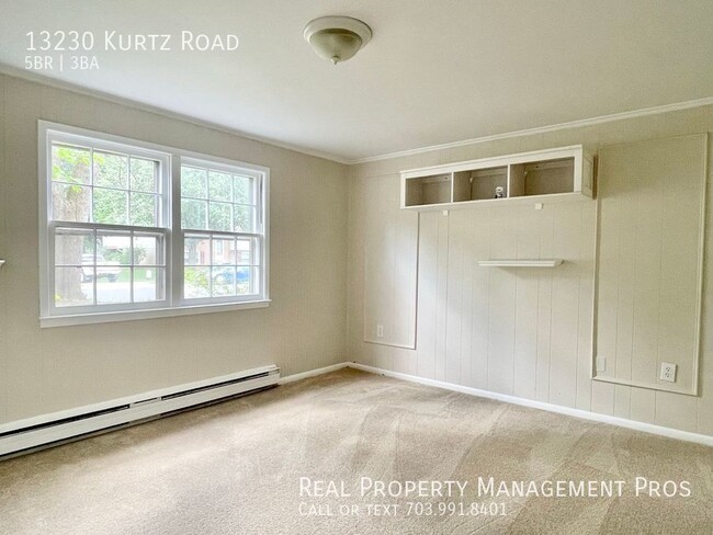 Building Photo - FIVE BEDROOM THREE FULL BATH!  UPDATES GAL...