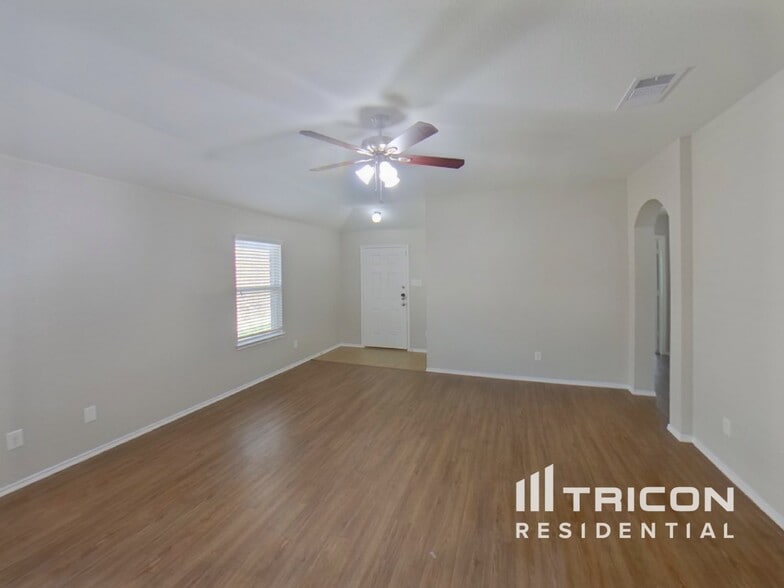 Building Photo - 1112 Roman Dr