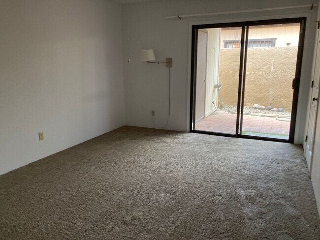 Building Photo - Northwest Townhouse