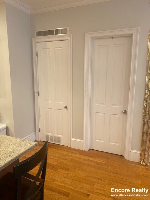 Building Photo - 1089 Beacon St