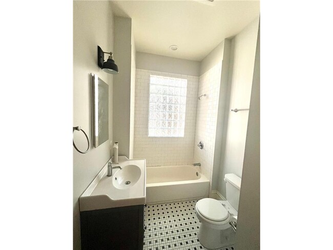 Building Photo - 1609 Elliot Ave