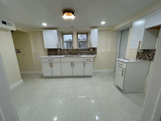 Building Photo - 2227 W Cullerton St