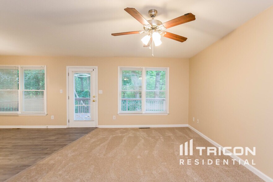 Building Photo - 4311 Hill View Dr