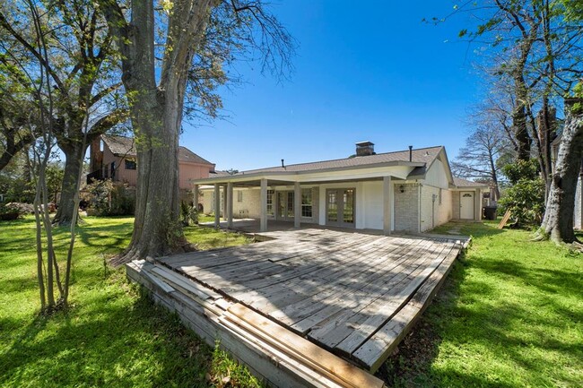 Building Photo - 7710 Antoine Dr