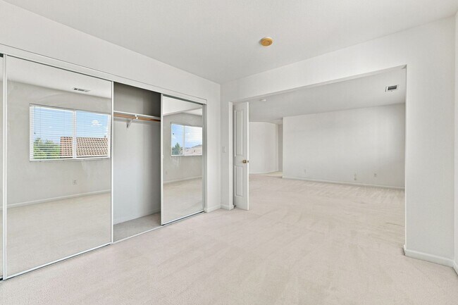 Building Photo - 5486 Benttree Way