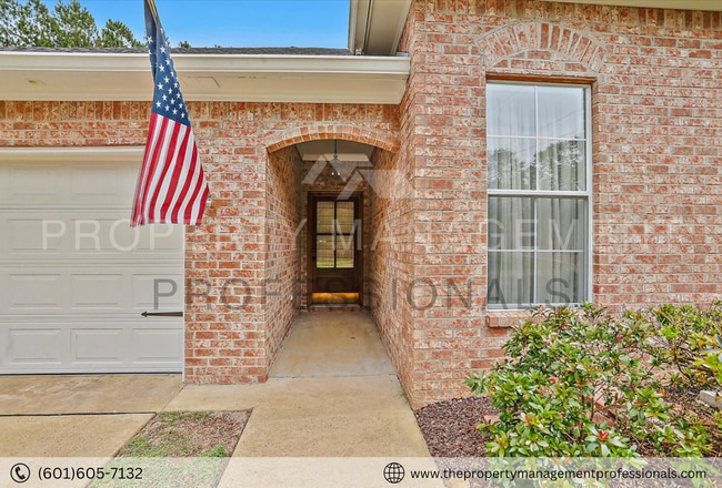 Building Photo - Cute, Comfortable and Convenient!