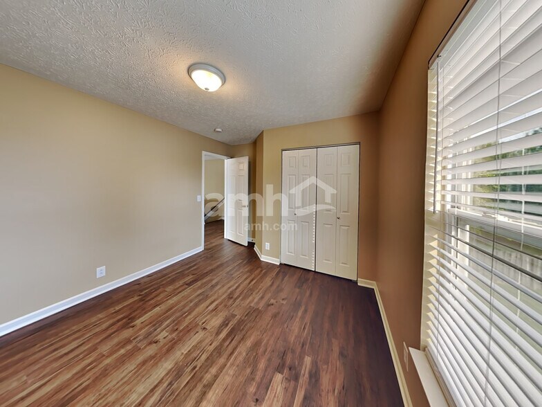 Building Photo - 1700 Stone Hollow Ct