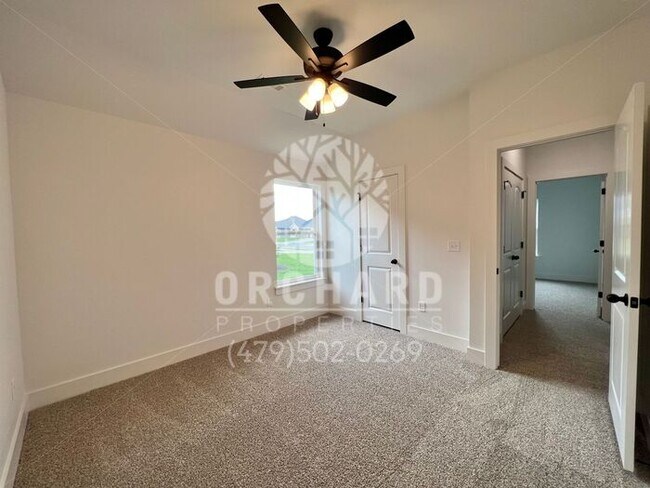 Building Photo - Siloam Springs- Single-Family Home- Stunning Cherrywood Plan