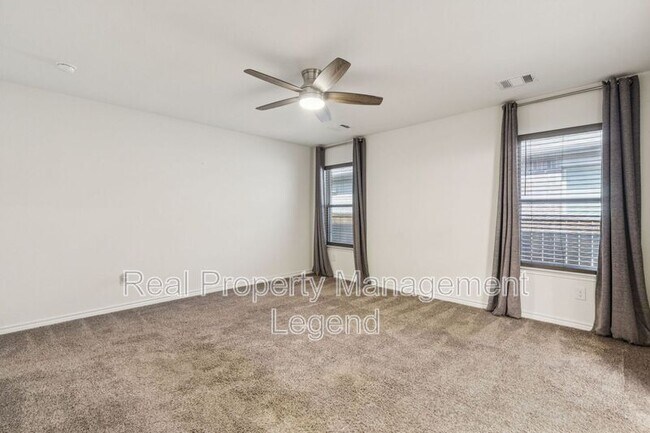 Building Photo - 2617 Warren Ln