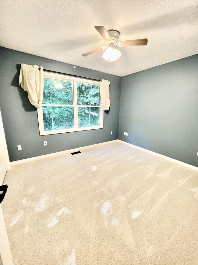 Building Photo - 229 Palisades Dr